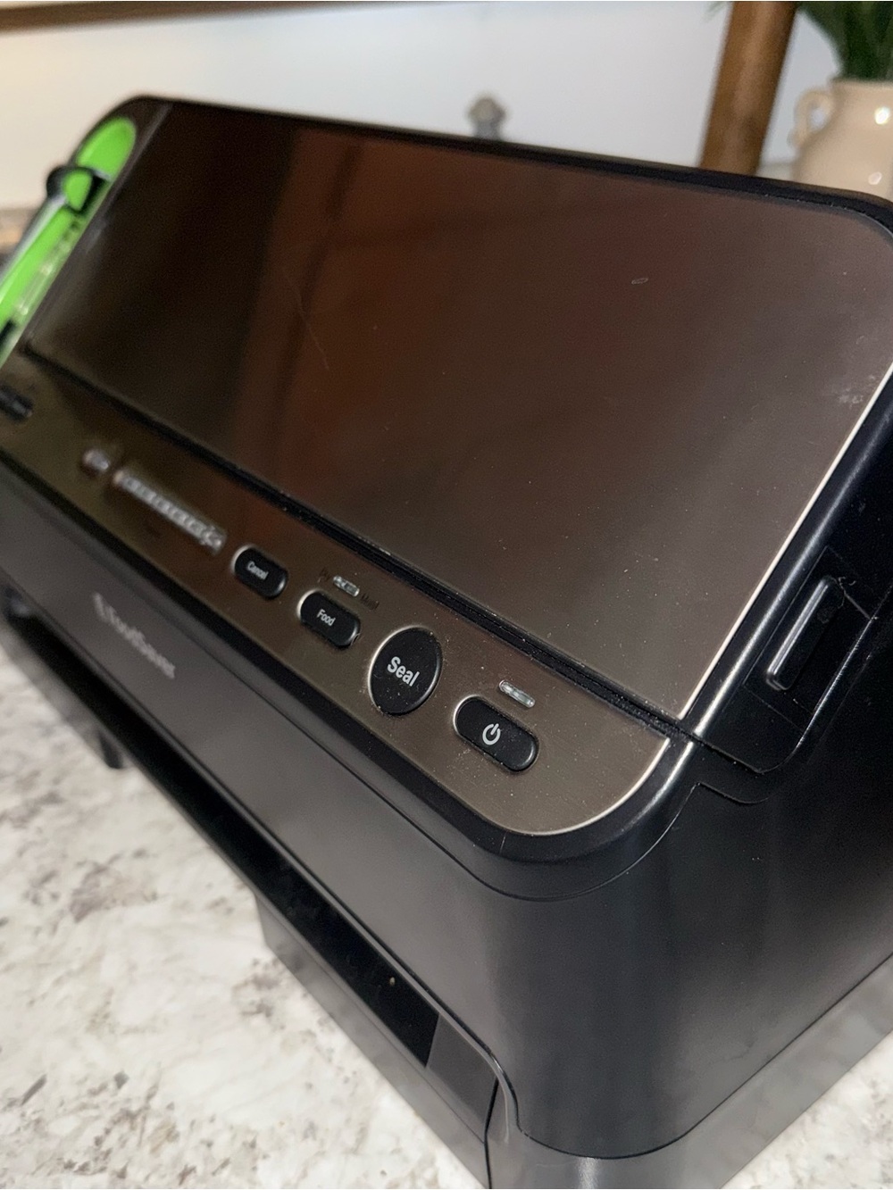 FoodSaver V4400 2-in-1 Vacuum Sealer - Picture 3 of 4